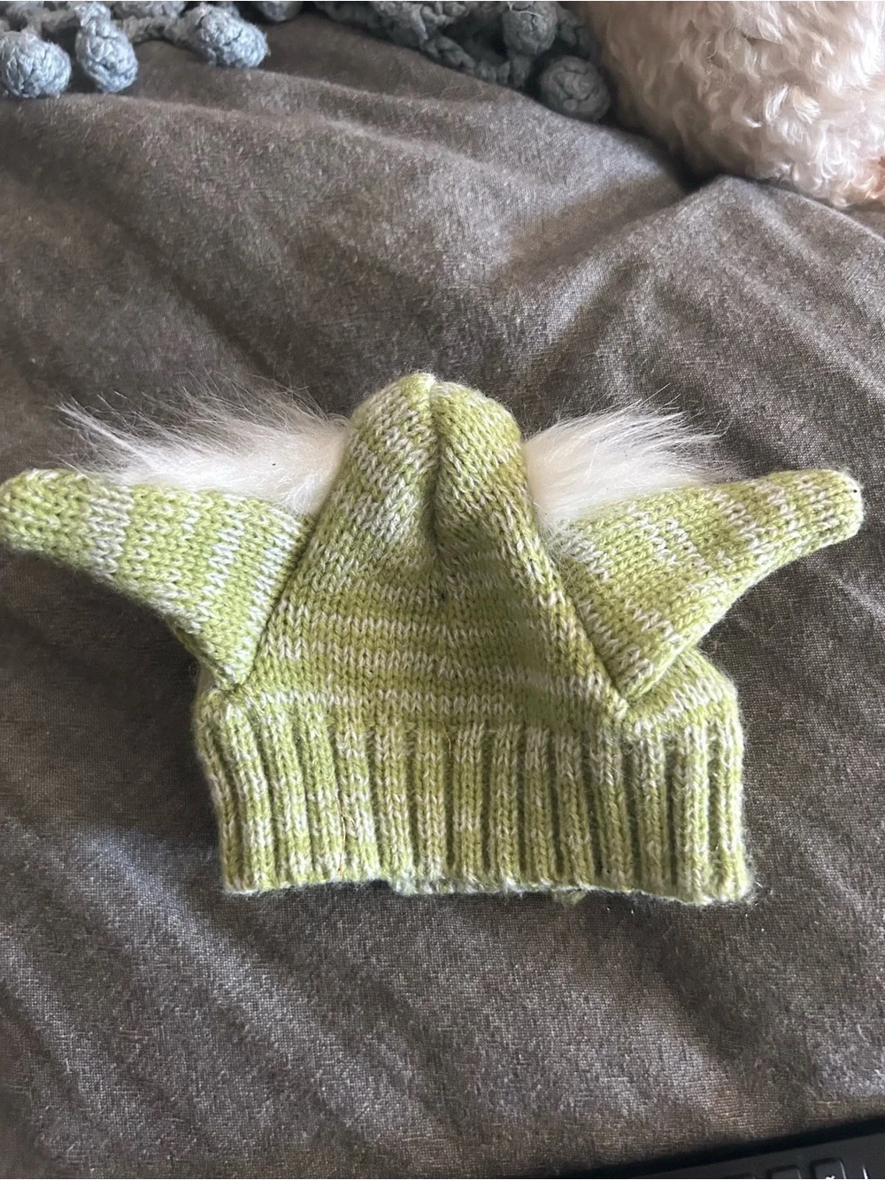NWOT Yoda knit hat for small dog.